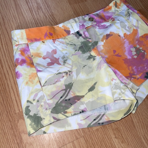 J. Crew Floral 3 Inch Inseam Colorful with Pockets Stretch Shorts Size 2 - Picture 3 of 8